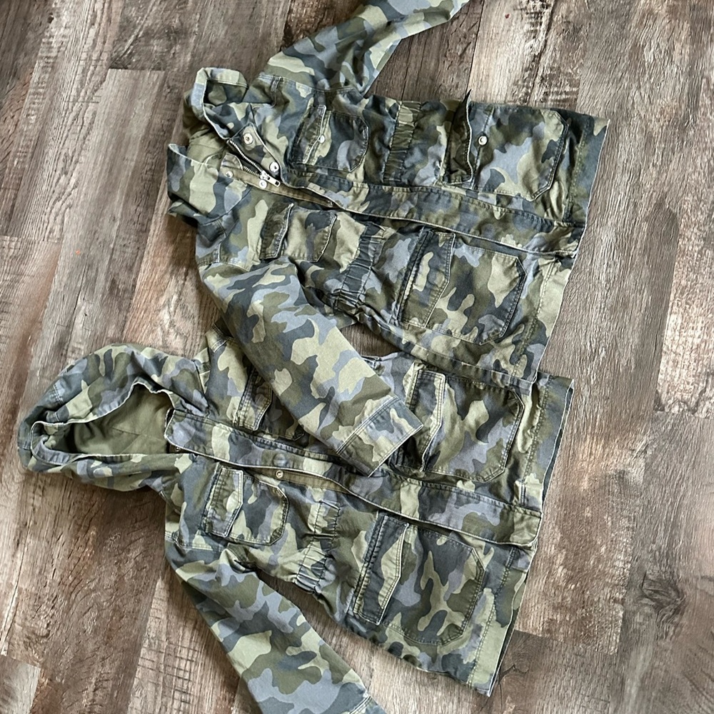 Xs 4/5 Cat & Jack unisex Camouflage Hooded Jackets for twins